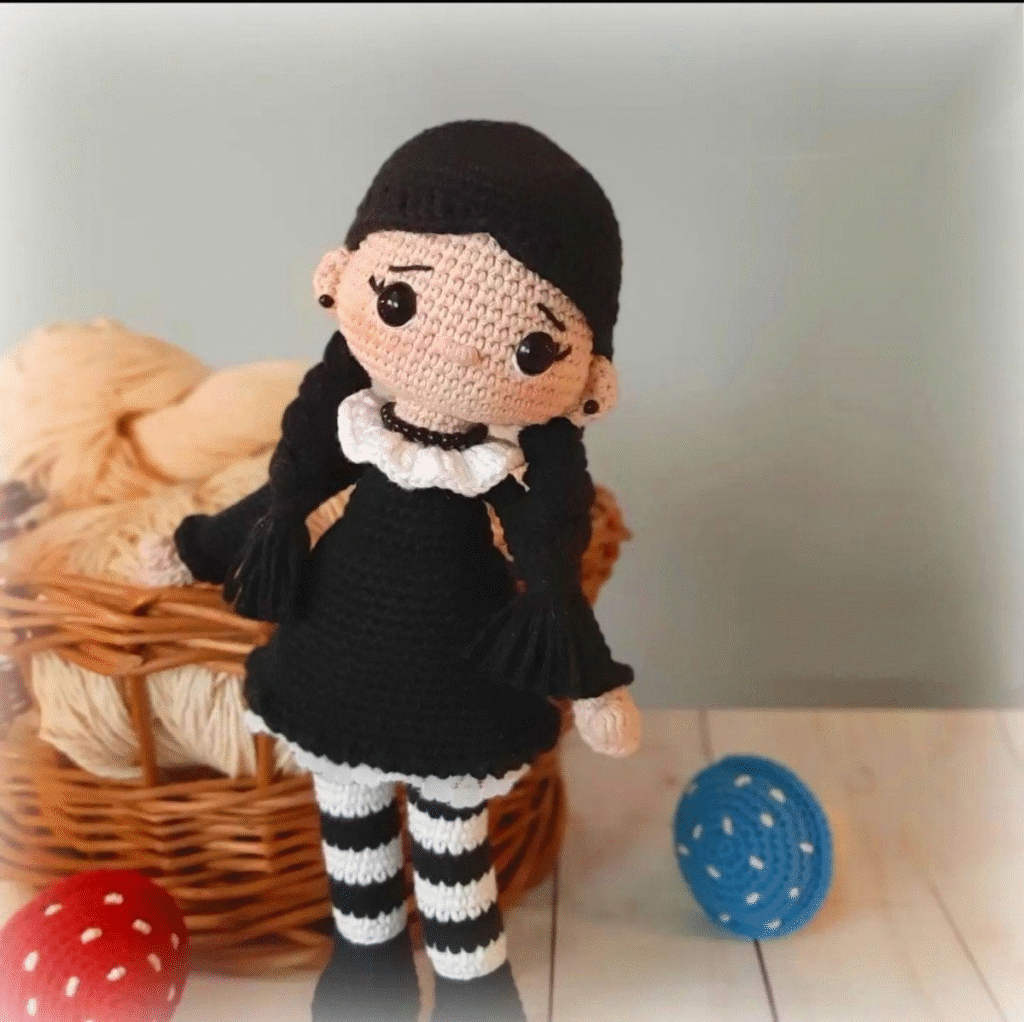 Receita de Amigurumi da Wandinha